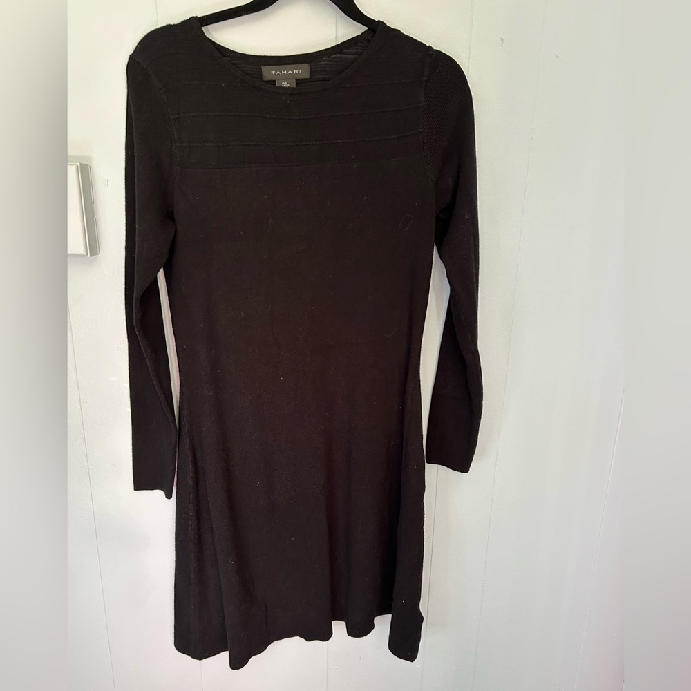 🦌Tahari Black Knit Long Sleeved Dress Size Medium - Picture 3 of 10